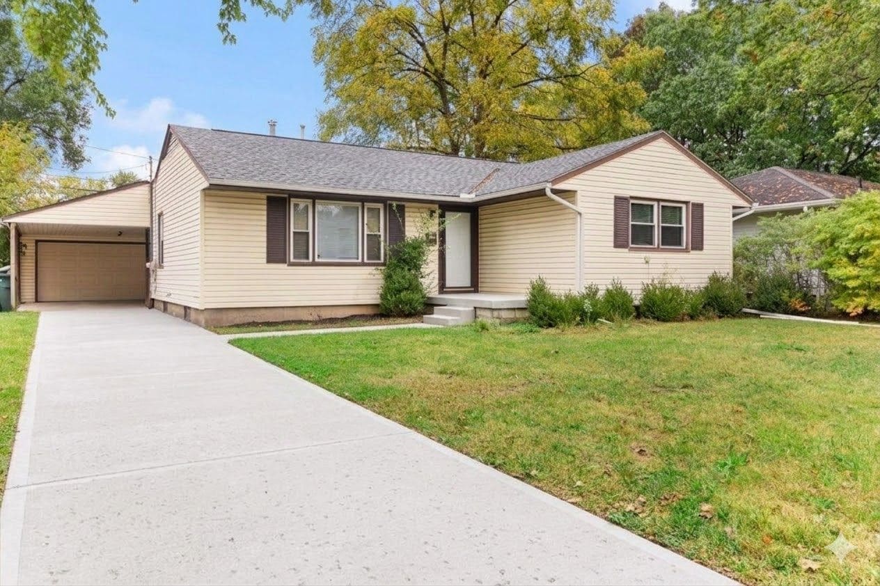 Photo - 4514 Errington Rd