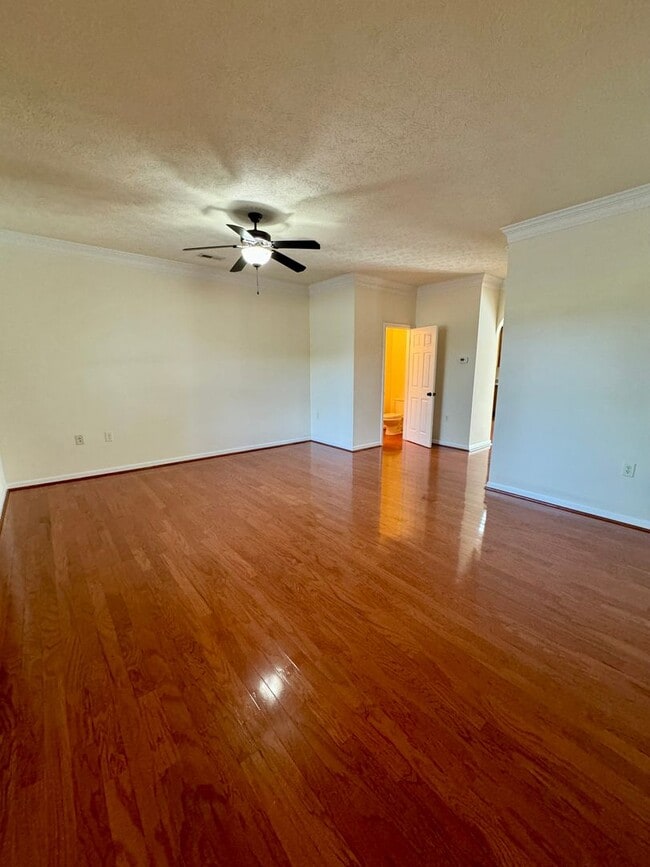 Photo - 31 Cantermill Ln