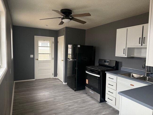 Photo - Cozy Three-Bedroom Bungalow in Davenport!