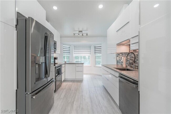 Photo - 201 S Bahama Ave