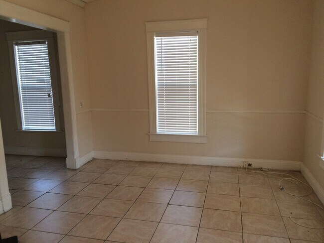 Photo - North Hyde Park Bungalow. Near UT & SOHO