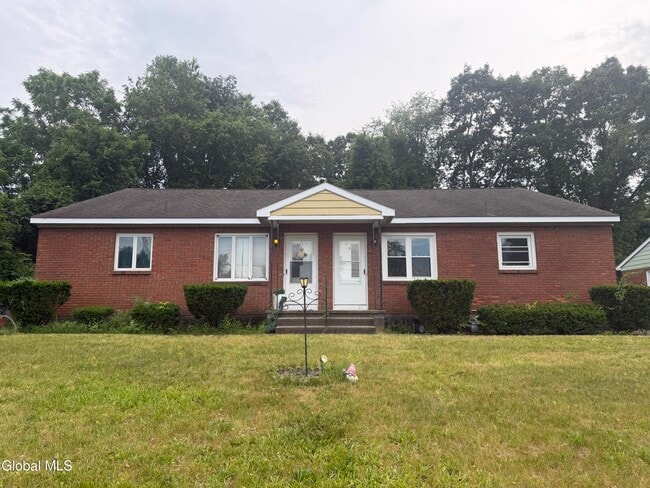 Building Photo - 5 Saybrook Dr