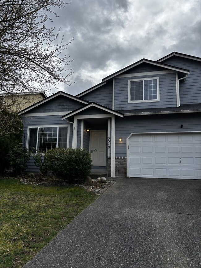 Building Photo - Spacious Spanaway Home