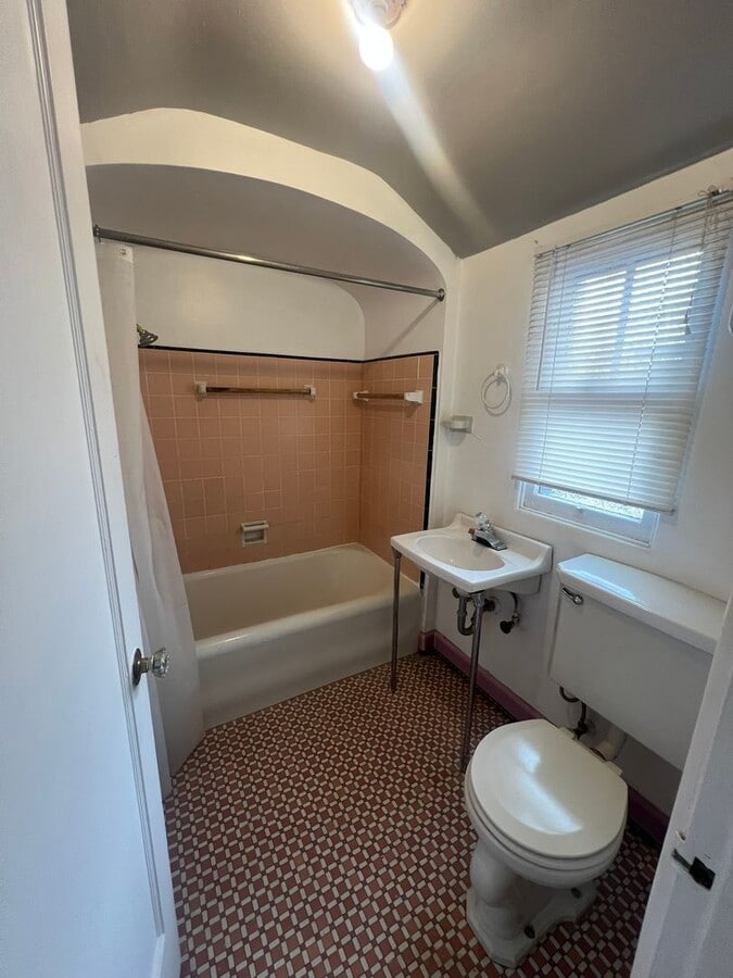 Photo - One Bedroom, One Bathroom Apartment - Geothermal Heat, Pacific Terrace Neighborhood