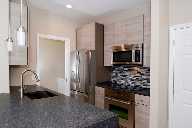 Contemporary Kitchen - 1580 Spring Gate Dr Unit 4401 Rental