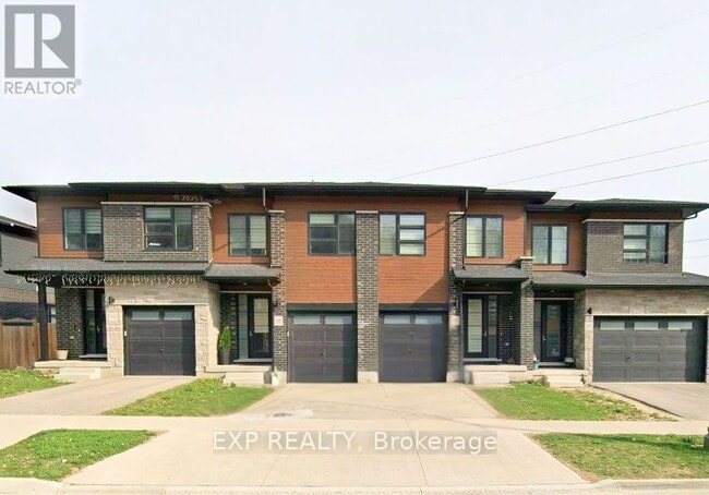 Photo - 897 Robert Ferrie Dr