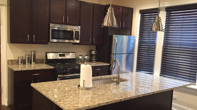 Photo - 2506 Argyle W St Unit 2