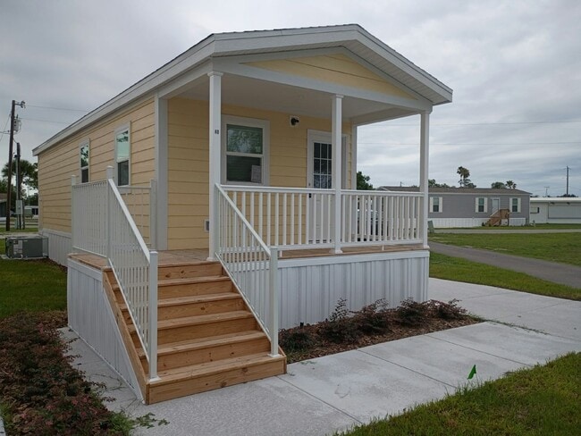 Building Photo - 40 Lily Dr