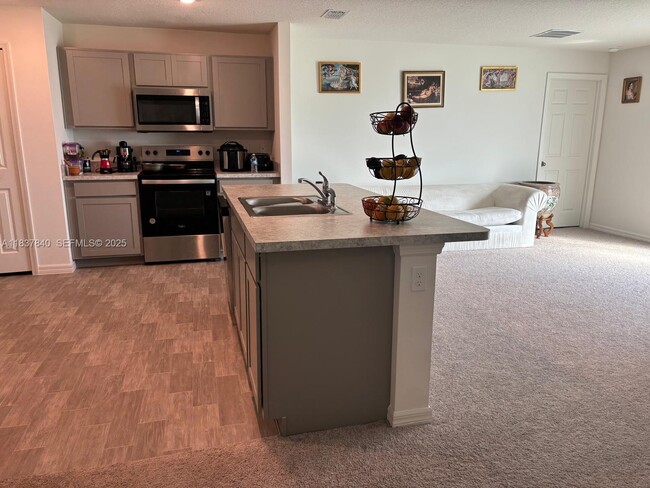 Photo - 1073 SW Eureka Ave