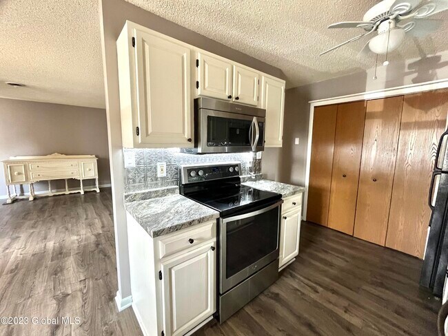 Photo - 512 Cambridge Manor Dr