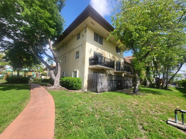 Building Photo - 8500 SW 109th Ave Unit 6-201