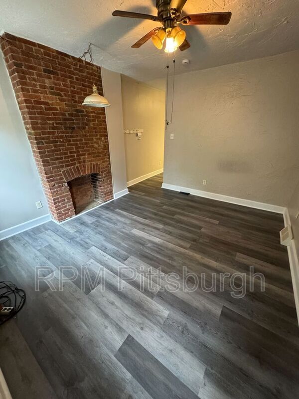 Photo - 122 Earl St