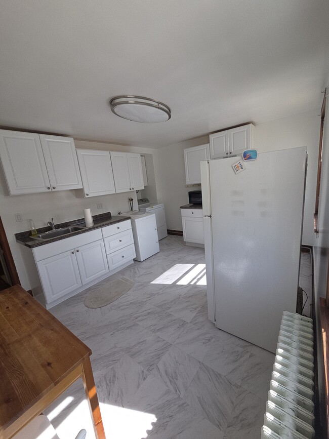 Building Photo - 302 Folcroft St Unit 2nd Floor Apt