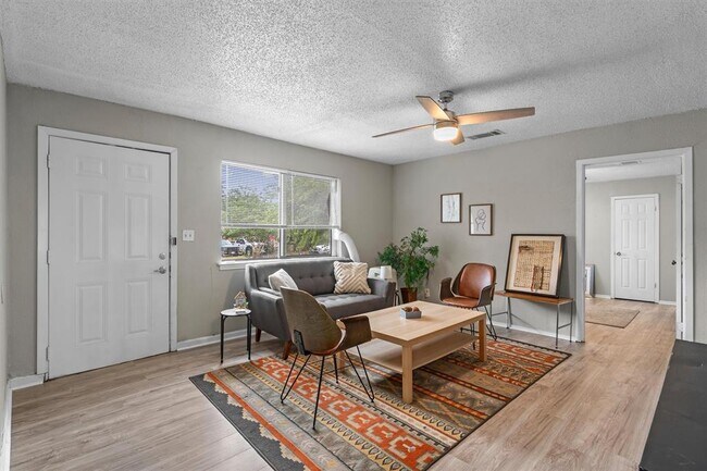 Photo - 203 E Anderson Ave