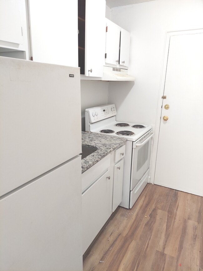 Building Photo - 25 Brooks Ave Unit 3