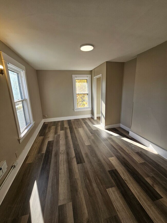 936 Harrison Ave Unit 936 1/2 (Upper)
