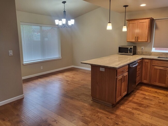 Photo - 3 bed 2 bath Home for Rent in Grants Pass