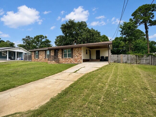 "Charming 3-Bedroom Oasis in Fort Walton Beach!"