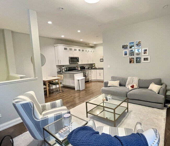 Photo - 2538 N Southport Ave Unit 1R