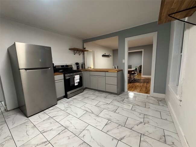 Photo - 249 Robinson St Unit 2