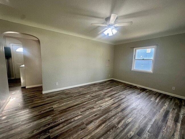 Building Photo - 105 21st St Rental