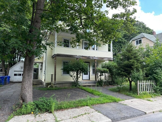 Building Photo - 61 Clarence St