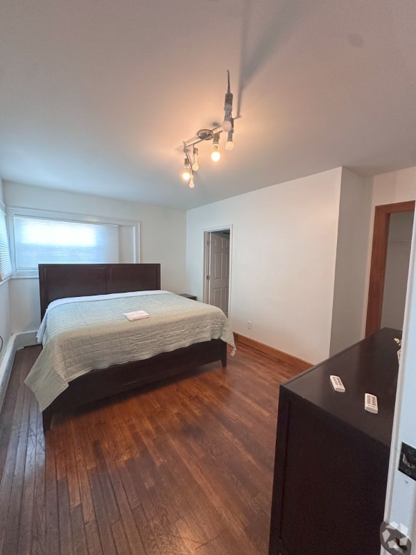 Building Photo - 303 N Delphine Ave Rental