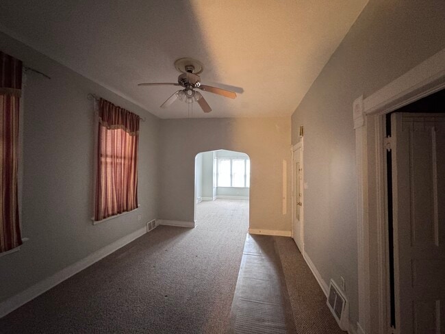 2454 W Diversey Ave