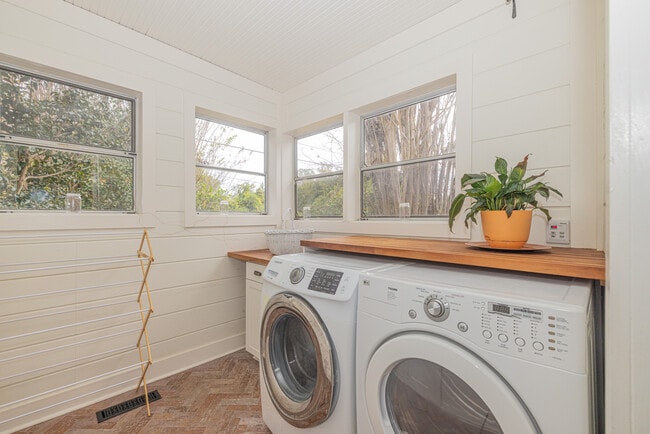 Photo - 1049 Buist Ave