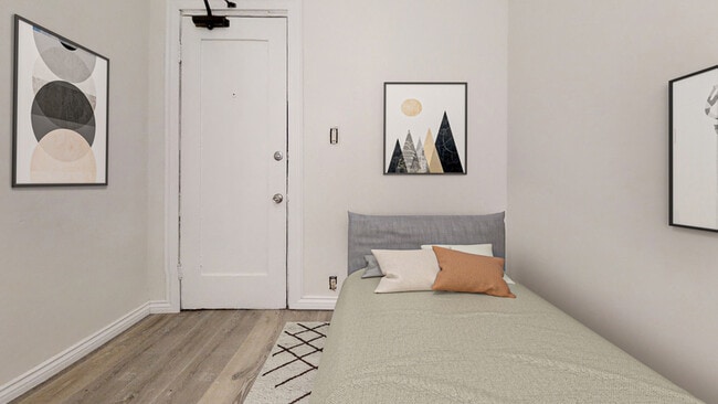 Photo - 647 W 18th St