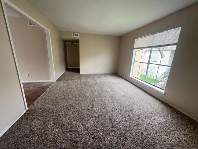 Building Photo - 6200 W Tidwell Rd Unit 2204