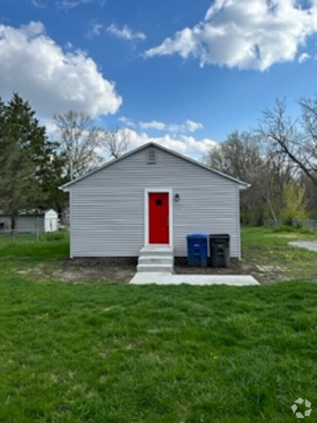 Building Photo - 2 Bedroom 1 Bath Rental