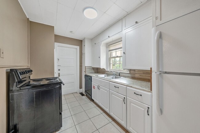 Photo - 132 Rowland Pl Unit B