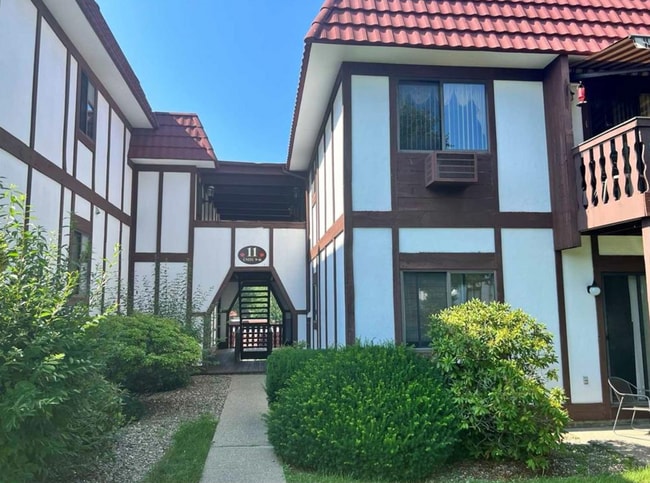 HEAT INCLUDED - 11 Skyline Dr Condo Unit 11 Skyline Drive  10