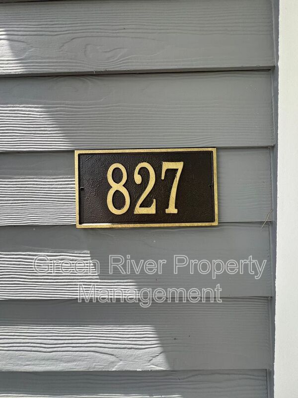 Photo - 827 Rivertree Pl