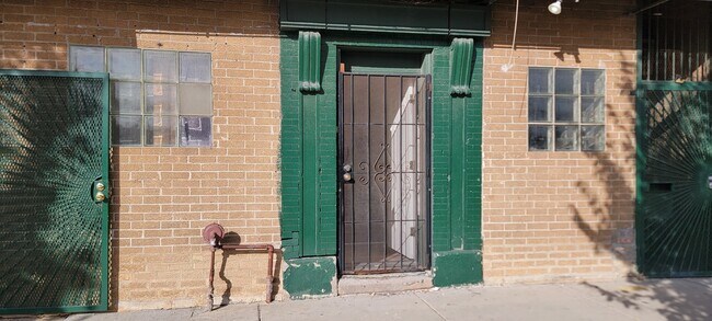 Building Photo - 3840 W Roosevelt Rd Unit A