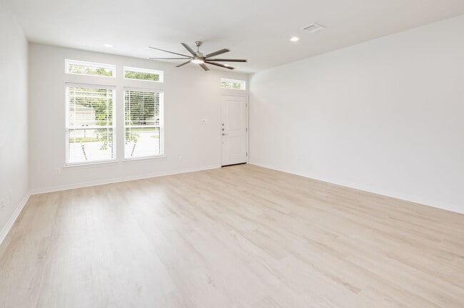 Photo - 260 Richards St