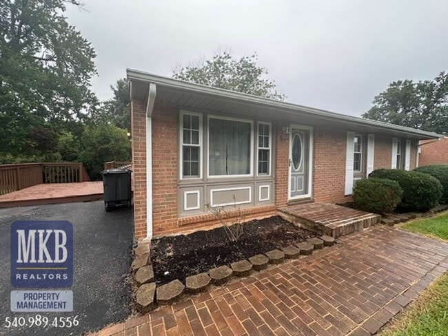 745 Kenyon Rd