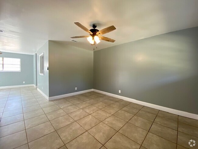 Building Photo - Newly Renovated 3 Bedroom 1.5 Bath Home in...