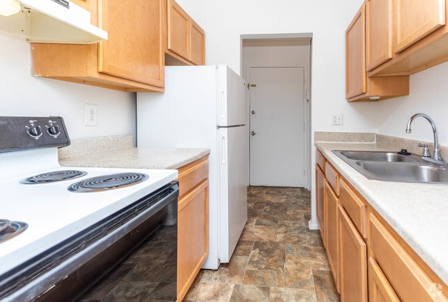 1BR, 1BA - 600 SF - Warren Club