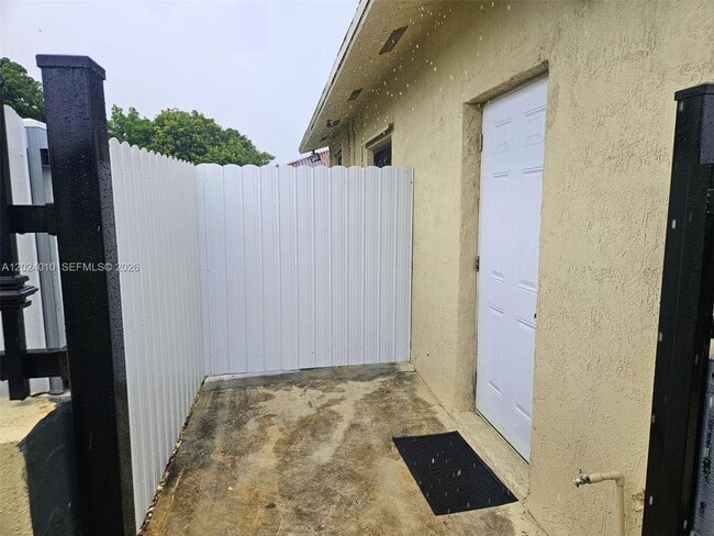 Building Photo - 15320 SW 305th St Unit 1