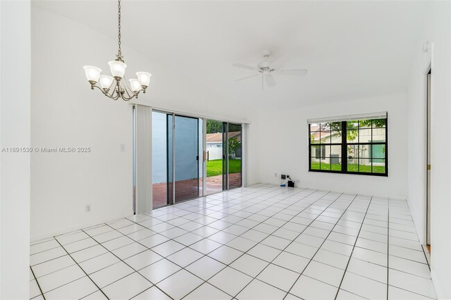 Photo - 5442 Lakewood Cir S