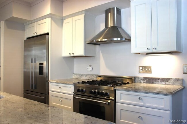 Photo - 115 E Lincoln St