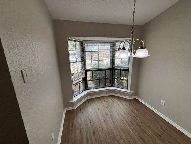 Photo - 1206 Devonshire Ln