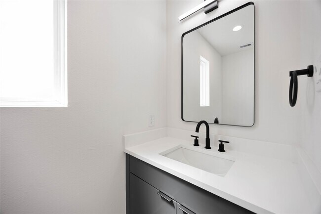 Photo - 6735c Peerless St Unit B