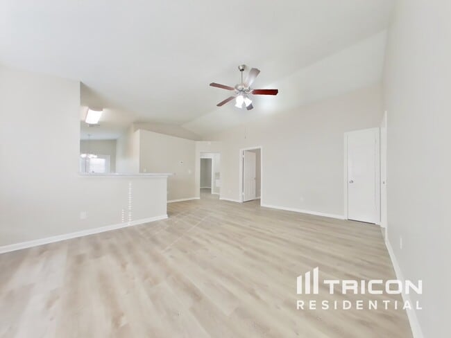 Photo - 3254 Kelling St