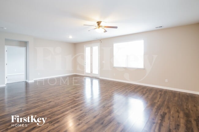 Photo - 169 Greenwich Dr