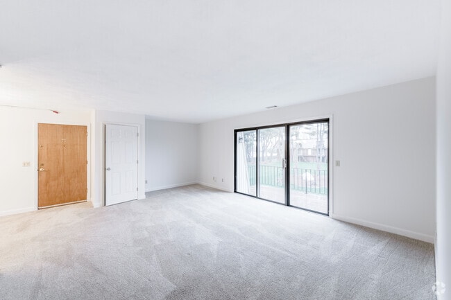 LIVING ROOM - Kirkbrae Glen Apartments