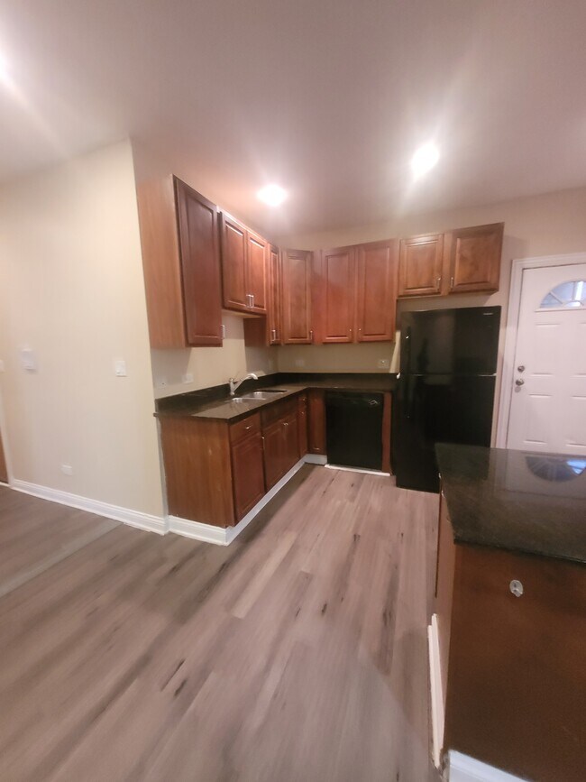 Photo - 3439 W Belle Plaine Ave Unit G