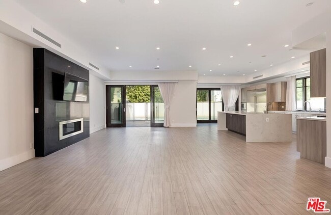 Photo - 312 S Palm Dr